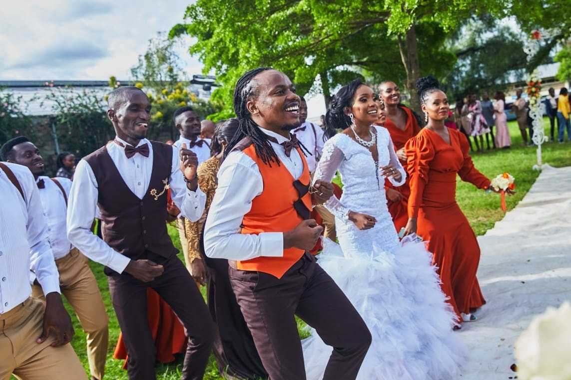 Client-wedding-ceremony-by-Emars-Transport